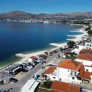 apartments-ana-trogir-21223-4.hotels-in-trogir.com/